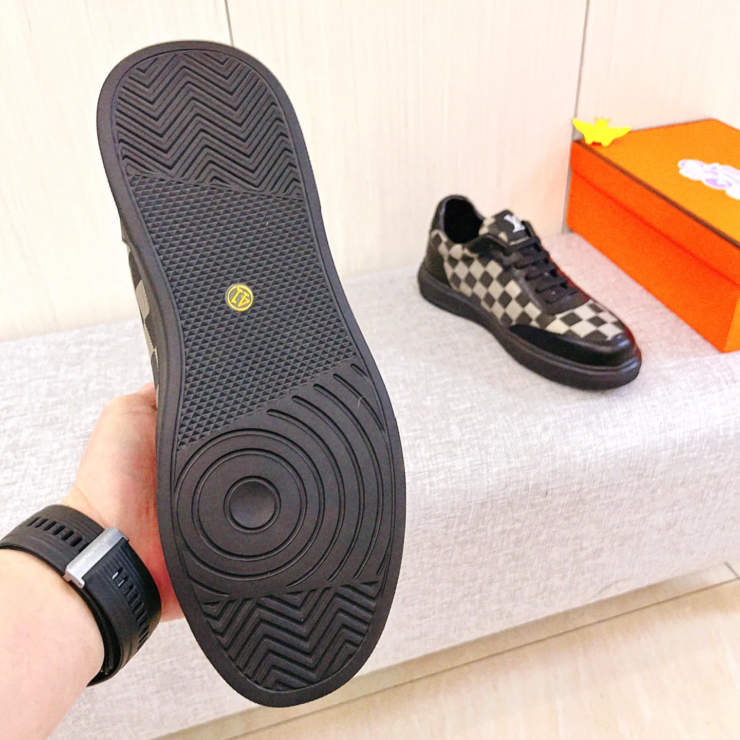 Men's Men's Shoes Men's Shoes💰 420 Men's Men's Shoes💰[LV]🔥Louis Vuitton Men's high-end brand official website 1:1 Latest masterpiece: The upper is made of Italian imported first-layer cowhide with a comfortable and breathable lining➕Original non-slip and wear-resistant outsole🔥, making walking more convenient and comfortable! An exclusive new model, a stunning work, a beautiful 1:1 replica [color] compared to the official quality! Create a fashionable personality to set off your uniqueness! A must-have for trendy men! Classic🔥Size: 38-44 Color: 🔥Multiple colors available🔥.